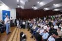 Governador, Ratinho Júnior, falando de cima de um palco