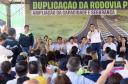 Secretário de infraestruture e logística discursando em cima do palco