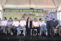 Homem discursando em cima do palco