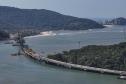 Instalação dos cabos de aço no trecho estaiado da Ponte de Guaratuba