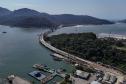 Instalação dos cabos de aço no trecho estaiado da Ponte de Guaratuba