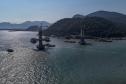 Instalação dos cabos de aço no trecho estaiado da Ponte de Guaratuba