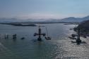 Instalação dos cabos de aço no trecho estaiado da Ponte de Guaratuba