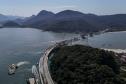 Instalação dos cabos de aço no trecho estaiado da Ponte de Guaratuba