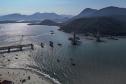 Instalação dos cabos de aço no trecho estaiado da Ponte de Guaratuba