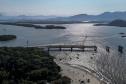 Instalação dos cabos de aço no trecho estaiado da Ponte de Guaratuba