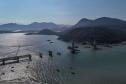 Instalação dos cabos de aço no trecho estaiado da Ponte de Guaratuba