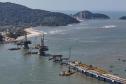 Instalação dos cabos de aço no trecho estaiado da Ponte de Guaratuba