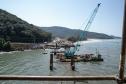 Instalação dos cabos de aço no trecho estaiado da Ponte de Guaratuba