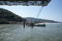 Instalação dos cabos de aço no trecho estaiado da Ponte de Guaratuba