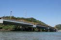 Instalação dos cabos de aço no trecho estaiado da Ponte de Guaratuba
