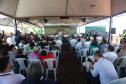 Governador discursando em cima do palco
