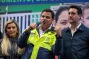 Secretario de Infraestrutura e Logística falando de cima do palco