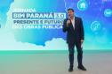 Secretário de Estado de Infraestrutura e Logística do Paraná e presidente do Comitê Gestor BIM, Sandro Alex, falando de cima do palco