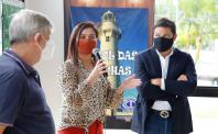 O Governo do Paraná firmou nesta segunda-feira (19) o convênio que formaliza a parceria entre o Estado e as prefeituras de Pontal do Paraná e de Paranaguá para a oferta de serviço no transporte aquaviário aos usuários e turistas que visitam a Ilha do Mel. O objetivo é melhorar o atendimento à população.