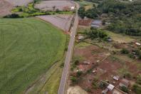 Um dos principais segmentos econômicos de Iretama, o turismo regional ganhou um importante impulso nesta quinta-feira (6). O governador Carlos Massa Ratinho Junior inaugurou a obra de recuperação asfáltica de um trecho de 3 quilômetros da PR-462, batizada recentemente de Estrada Municipal Bernardo Ribas Carli, em homenagem ao deputado estadual morto em um desastre aéreo em 2018. Foto: Gilson Abreu/AEN