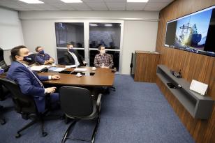 O trabalho alinhado da empresa pública Portos do Paraná e a Controladoria-Geral do Estado (CGE) busca garantir maior segurança jurídica e de gestão à atividade portuária. Esse foi um dos assuntos tratados durante o encontro do presidente da Portos do Paraná, Luiz Fernando Garcia, e diretores da empresa, com o controlador-geral do Estado, Raul Siqueira, nesta terça-feira (13). Foto: Claudio Neves/Portos do Paraná