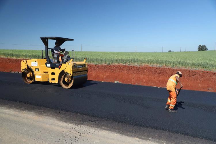 Levar infraestrutura de qualidade é uma das formas de oferecer apoio às regiões produtoras do Paraná, localizadas nas áreas rurais dos municípios.