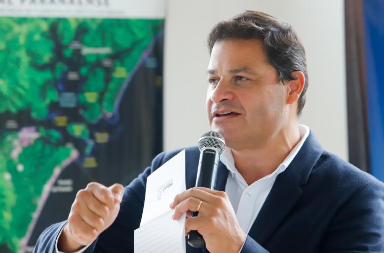 O Governo do Paraná firmou nesta segunda-feira (19) o convênio que formaliza a parceria entre o Estado e as prefeituras de Pontal do Paraná e de Paranaguá para a oferta de serviço no transporte aquaviário aos usuários e turistas que visitam a Ilha do Mel. O objetivo é melhorar o atendimento à população.