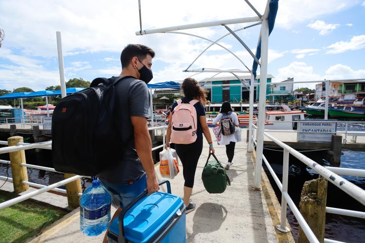 O Governo do Paraná firmou nesta segunda-feira (19) o convênio que formaliza a parceria entre o Estado e as prefeituras de Pontal do Paraná e de Paranaguá para a oferta de serviço no transporte aquaviário aos usuários e turistas que visitam a Ilha do Mel. O objetivo é melhorar o atendimento à população.