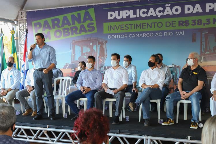 O governador Carlos Massa Ratinho Junior lanca a pedra fundamental das obras de duplicação da PR-323 entre Doutor Camargo e o Rio Ivaí, nesta quinta-feira (22) . 22/04/2021 - Foto: Geraldo Bubniak/AEN