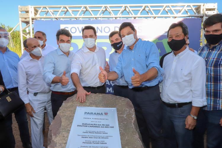 O governador Carlos Massa Ratinho Junior lanca a pedra fundamental das obras de duplicação da PR-323 entre Doutor Camargo e o Rio Ivaí, nesta quinta-feira (22) . 22/04/2021 - Foto: Geraldo Bubniak/AEN