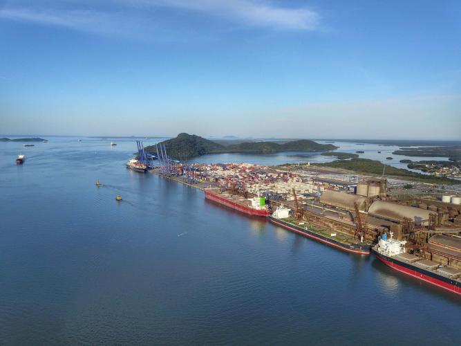 vista aérea do porto de parangaua