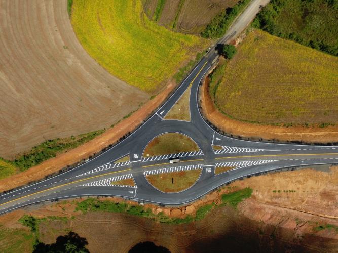 O trecho total a ser pavimentado tem 49 quilômetros de extensão e é uma reivindicação antiga dos moradores locais para potencializar o desenvolvimento da região.