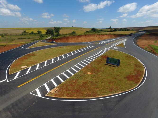 O trecho total a ser pavimentado tem 49 quilômetros de extensão e é uma reivindicação antiga dos moradores locais para potencializar o desenvolvimento da região.