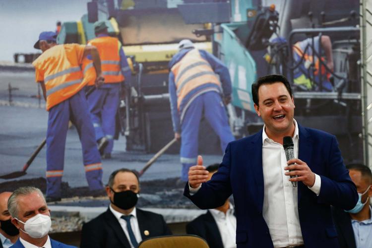 Maringá está em festa. A mais populosa cidade da Região Noroeste, com cerca de 430 mil habitantes, completou 74 anos nesta segunda-feira (10). Para celebrar, o Governo do Estado entregou dois presentes. São convênios assinados pelo governador Carlos Massa Ratinho Junior para obras de infraestrutura no município. Foto: Jonathan Campos/AEN