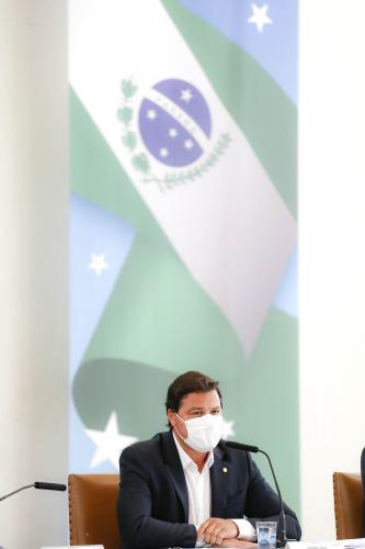 A nova concessão das rodovias que cortam o Paraná será baseada em torno da menor tarifa oferecida ao usuário, sem limite de desconto na disputa na Bolsa de Valores, arrumando a modelagem de acordo com o anseio da população. A alteração na proposta original foi anunciada pelo governador Carlos Massa Ratinho Junior durante entrevista coletiva nesta sexta-feira (21), no Palácio Iguaçu, em Curitiba, e é resultado das seguidas reuniões em Brasília (DF) do início desta semana. Foto: Jonathan Campos/AEN