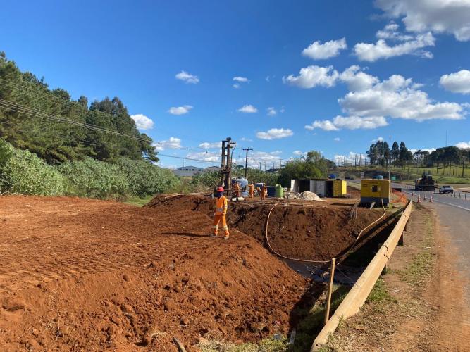 Já está na fase de execução de estacas a duplicação do viaduto da PRC-466 (Avenida Manoel Ribas) sobre a BR-277 em Guarapuava, na região Centro-Sul do Estado.
