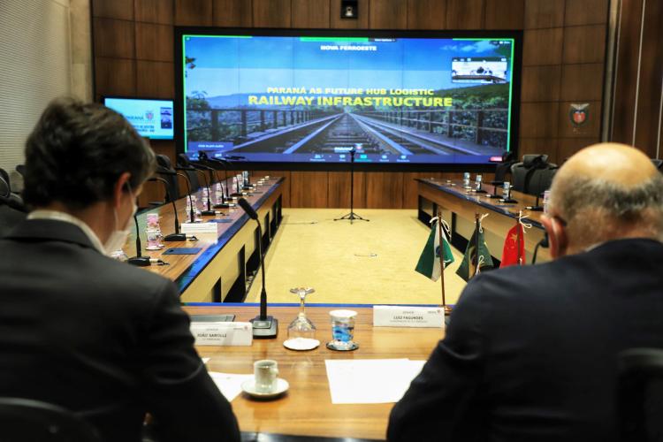 Integrantes do Grupo de Trabalho do Plano Estadual Ferroviário detalharam nesta sexta-feira (11) o projeto de execução da Nova Ferroeste a representantes do Consulado da China em São Paulo