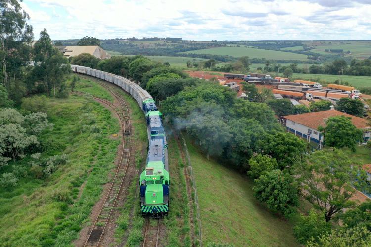 O balanço operacional da Ferroeste (Estrada de Ferro Paraná S/A) dos primeiros cinco meses do ano indica que a empresa deve manter o bom desempenho registrado em 2019 e 2020, com os primeiros resultados positivos de sua história. Curitiba, 02/07/2021 - Foto: Alessandro Vieira/AEN