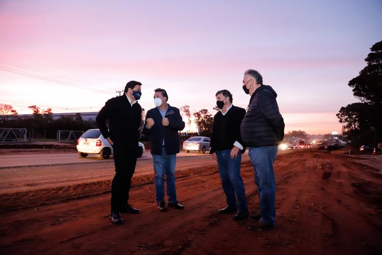 O secretário de Infraestrutura e Logística, Sandro Alex, inspeciona as obras do Trevo Gauchão e duplicação da PR-323, em Umuarama - Umuarama, 19/07/2021 - Foto: Rodrigo Félix Leal/Infraestrutura