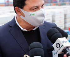 Representantes do Governo Federal visitaram nesta terça-feira (22) o Porto de Paranaguá para conhecer a estrutura de armazenagem e embarque. Os técnicos avaliam as melhores alternativas para o acesso à cidade a partir da construção da Nova Ferroeste. - Foto: Rodrigo Félix Leal/INFRA