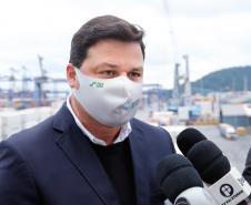 Representantes do Governo Federal visitaram nesta terça-feira (22) o Porto de Paranaguá para conhecer a estrutura de armazenagem e embarque. Os técnicos avaliam as melhores alternativas para o acesso à cidade a partir da construção da Nova Ferroeste. - Foto: Rodrigo Félix Leal/INFRA