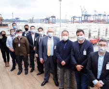 Representantes do Governo Federal visitaram nesta terça-feira (22) o Porto de Paranaguá para conhecer a estrutura de armazenagem e embarque. Os técnicos avaliam as melhores alternativas para o acesso à cidade a partir da construção da Nova Ferroeste. - Foto: Rodrigo Félix Leal/INFRA