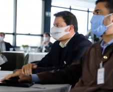 Representantes do Governo Federal visitaram nesta terça-feira (22) o Porto de Paranaguá para conhecer a estrutura de armazenagem e embarque. Os técnicos avaliam as melhores alternativas para o acesso à cidade a partir da construção da Nova Ferroeste. - Foto: Rodrigo Félix Leal/INFRA