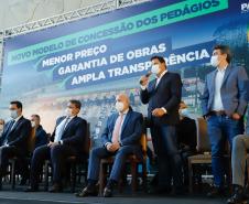 O governador Carlos Massa Ratinho Junior e o ministro da Infraestrutura, Tarcísio Gomes de Freitas, apresentam, os detalhes da nova concessão de 3,3 mil quilômetros de rodovias do Paraná. Foto: Rodrigo Félix Leal / InfraPR