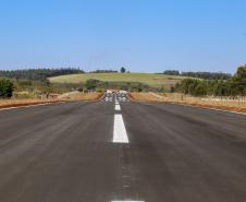 As obras de recapeamento da pista de 1.210 metros de extensão e 23 metros de largura estão 84,37% executadas. Foto: Gilson Abreu/AEN