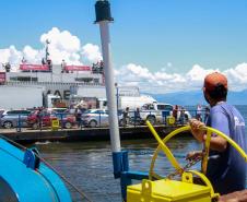Uma nova empresa será responsável pela operação do ferry boat de Guaratuba, no Litoral, a partir da 0h01 desta quinta-feira (10). O diretor-geral do Departamento de Estradas de Rodagem (DER/PR), Fernando Furiatti, anunciou nesta quarta-feira (9) o contrato de caducidade com a atual concessionária que opera a travessia. Foto: Gabrielly Pontes/CGE