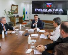 Governador Carlos Massa Ratinho Junior em reunião com o diretor-geral brasileiro da Itaipu Binacional, Almirante Anatalício Risden ( foto) - Curitiba, 18/04/2022 Foto: Ari Dias/AEN