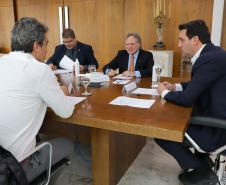 Governador Carlos Massa Ratinho Junior em reunião com o diretor-geral brasileiro da Itaipu Binacional, Almirante Anatalício Risden ( foto) - Curitiba, 18/04/2022 Foto: Ari Dias/AEN