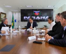 Governador Carlos Massa Ratinho Junior em reunião com o diretor-geral brasileiro da Itaipu Binacional, Almirante Anatalício Risden ( foto) - Curitiba, 18/04/2022 Foto: Ari Dias/AEN