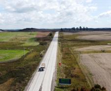 O governador Carlos Massa Ratinho Junior vistoriou nesta quinta-feira (28) uma das obras mais aguardadas da região Sudoeste: a revitalização do trecho da PRC-280 que vai de Palmas ao Trevo Novo Horizonte, em General Carneiro Foto: Ari Dias/AEN