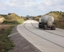 O governador Carlos Massa Ratinho Junior vistoriou nesta quinta-feira (28) uma das obras mais aguardadas da região Sudoeste: a revitalização do trecho da PRC-280 que vai de Palmas ao Trevo Novo Horizonte, em General Carneiro Foto: Ari Dias/AEN
