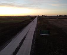 O governador Carlos Massa Ratinho Junior vistoriou nesta quinta-feira (28) uma das obras mais aguardadas da região Sudoeste: a revitalização do trecho da PRC-280 que vai de Palmas ao Trevo Novo Horizonte, em General Carneiro Foto: Ari Dias/AEN