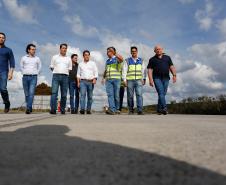O governador Carlos Massa Ratinho Junior vistoriou nesta quinta-feira (28) uma das obras mais aguardadas da região Sudoeste: a revitalização do trecho da PRC-280 que vai de Palmas ao Trevo Novo Horizonte, em General Carneiro Foto: Jonathan Campos/AEN