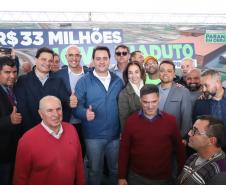 O governador Carlos Massa Ratinho Junior assina ordem de serviço para construção de viaduto em São José dos Pinhais. Foto: Rodrigo Félix Leal / SEIL